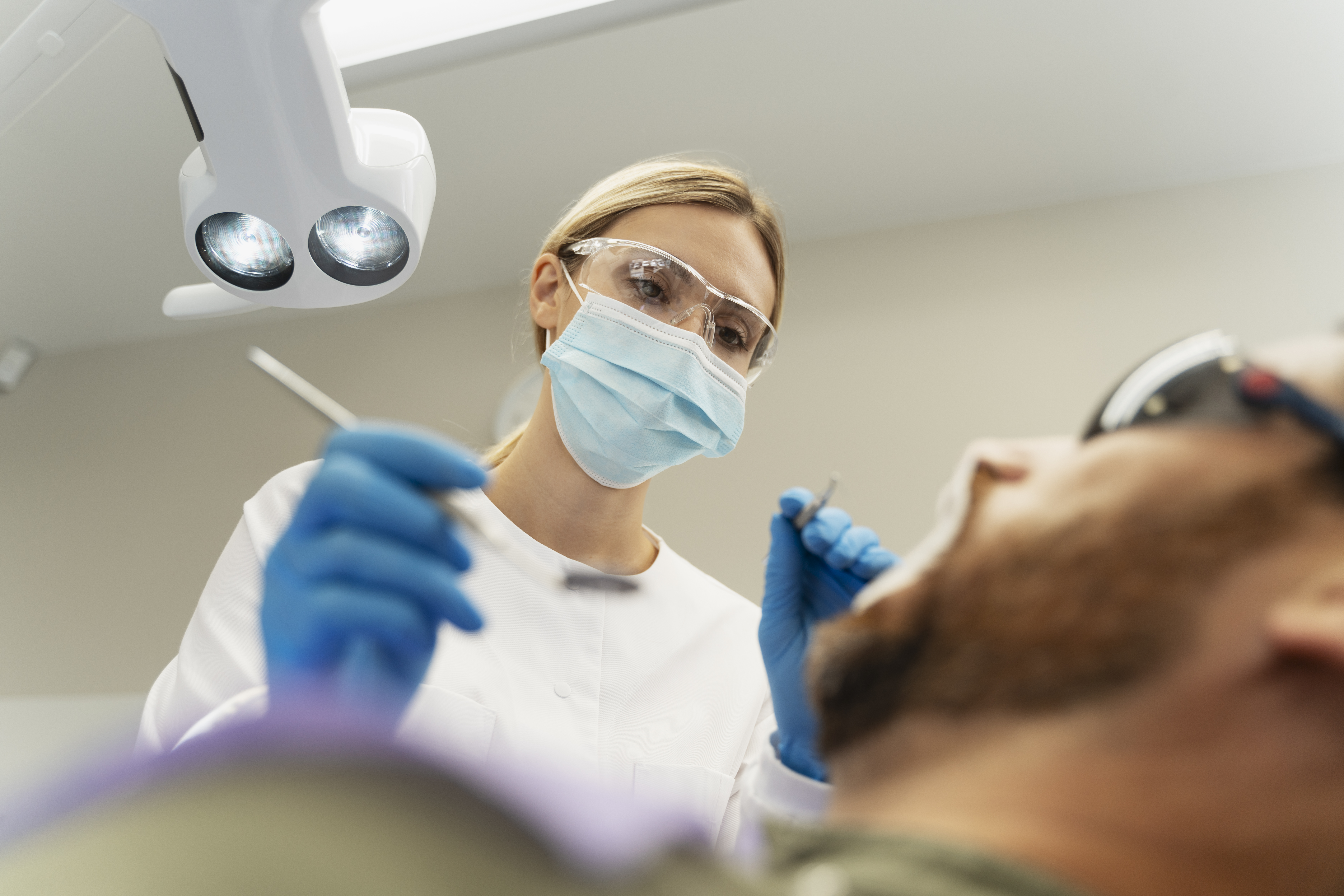 Рецессия десны: лечение 